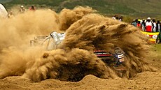 Josh McErlean s Fordem na Safari rallye Ke�a.