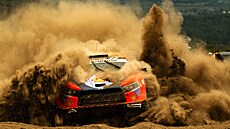 Thierry Neuville s vozem Hyundai na Safari rallye Ke�a.
