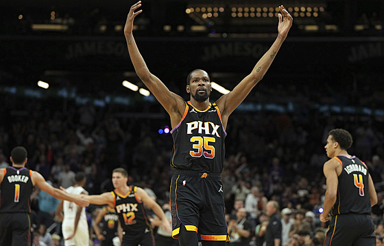 Kevin Durant z Phoenixu v utkání proti Clevelandu.