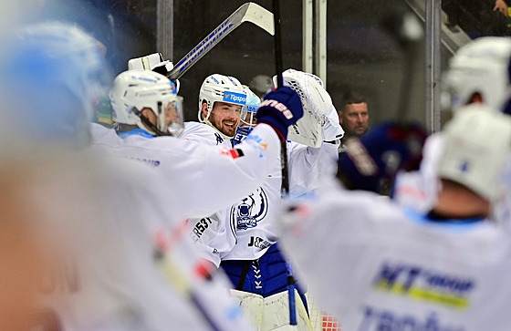 Hokejisté Komety Brno slaví postup do semifinále extraligy.