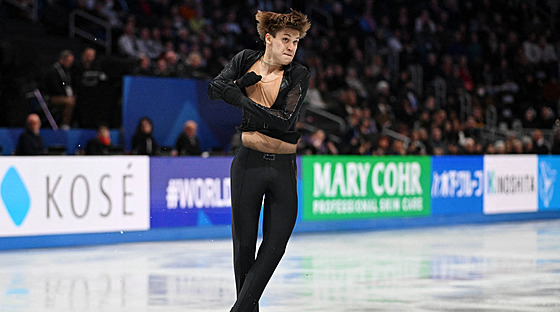 �eský krasobrusla� Georgii Reshtenko p�i krátkém programu na MS v Bostonu.