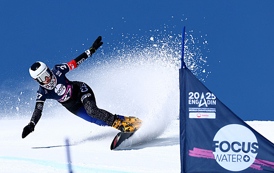 Zuzana Mad�rová v kvalifikaci paralelního ob�ího slalomu na mistrovství sv�ta.