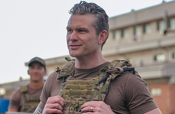 Americký ministr obrany Pete Hegseth bhem návtvy základny Pearl...