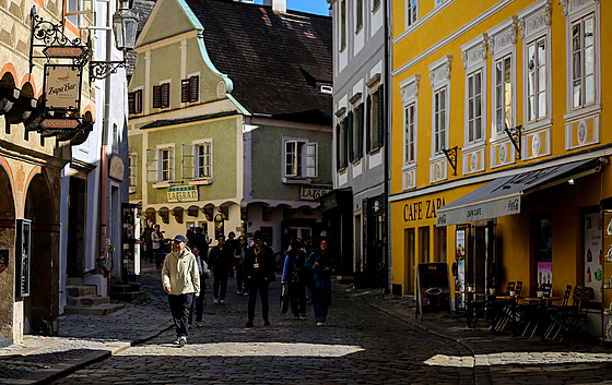 �eský Krumlov, zapsaný na seznamu UNESCO, je vytí�eným cílem turist� z celého...