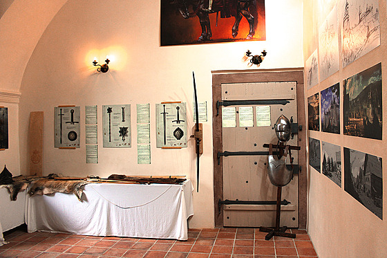 Místnost na ratajském zámku v�novaná h�e Kingdom Come. Ukazuje st�edov�ké...