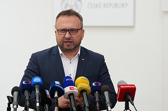 Marian Jureka (KDU-SL) na tiskové konferenci (26. bezna 2025)