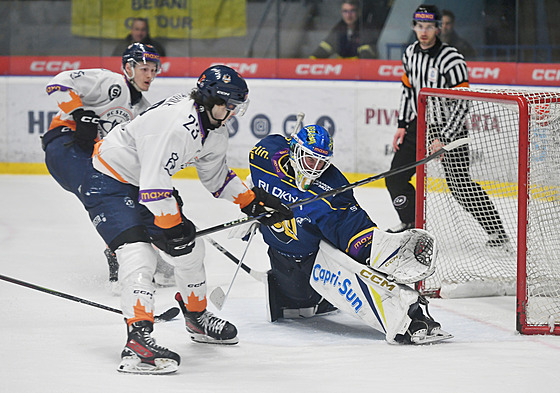 Pavel Kordule z Litom��ic zakon�uje b�hem t�etího semifinále první ligy proti...