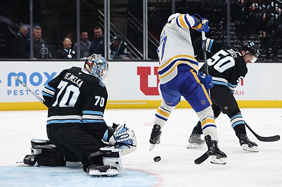 Karel Vejmelka zasahuje i p�es zakrytý výhled.