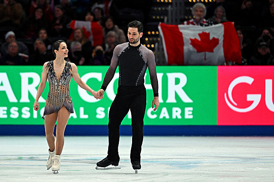 Deanna Stellatová-Dudeková a Maxime Deschamps po krátkém programu.