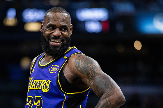 LeBron James b�hem zápasu s Indianou.