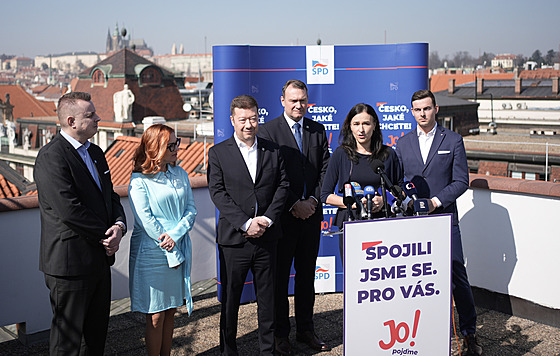 Politici SPD, Svobodných, Trikolory a PRO podepsali memorandum o spolupráci pro...