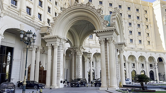 Hotel  Ritz-Carlton v saudskoarabském Rijádu je dějištěm vyjednávání o příměří...