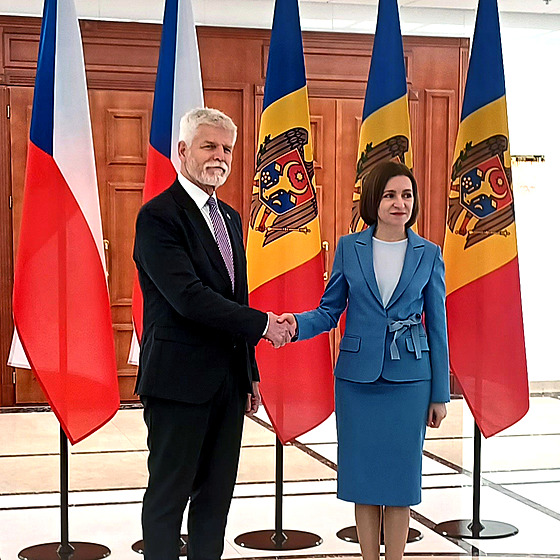 Pracovní náv�t�va Petra Pavla v Moldavsku, p�ivítání s prezidentkou Maiou...