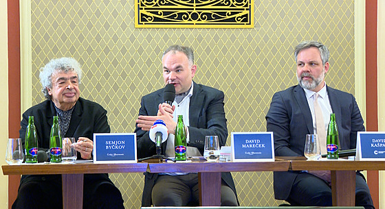 �eská filharmonie uvítá dirigenta �t�í tenor��. A p�edstaví V�zn�.