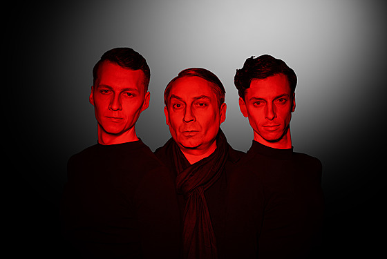 Vojt�ch Vodochodský, Robert Miklu� a Jan Cina v klasickém nasvícení pro plakát...