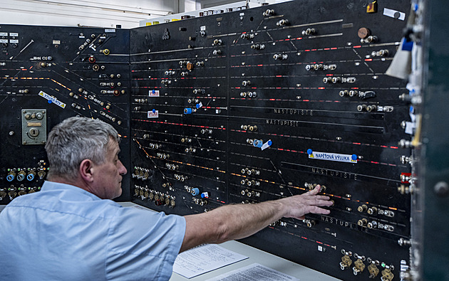 Kryt vznikl spolu se stávající budovou smíchovského nádraí v 50. letech 20....