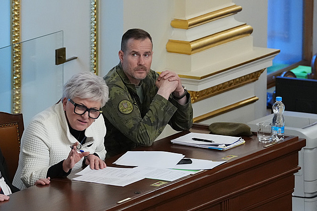 Řehka končí v čele armády. Má i jeho nástupce být až tak veřejně činný?