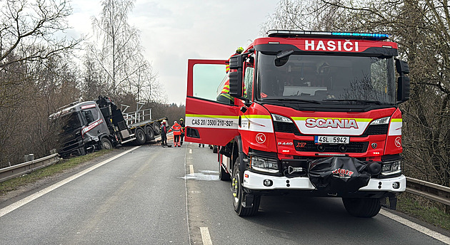 Dvě nehody na dálnici D5 během jednoho dne. Další srážka ji opět uzavřela