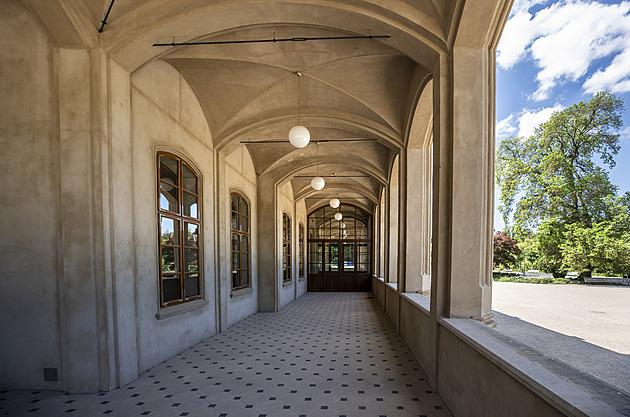 Šlechtovka, kulisa za miliony. Oprava se dál táhne, místní mluví o ostudě