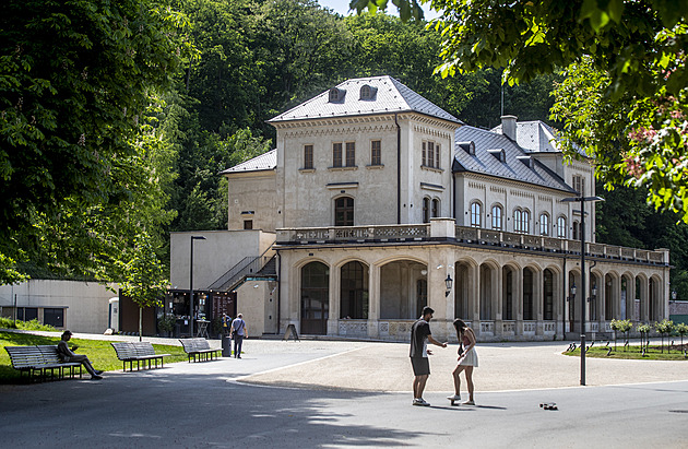 Dokončení opravy Šlechtovy restaurace vázne, ještě nevypsali ani výběrové řízení