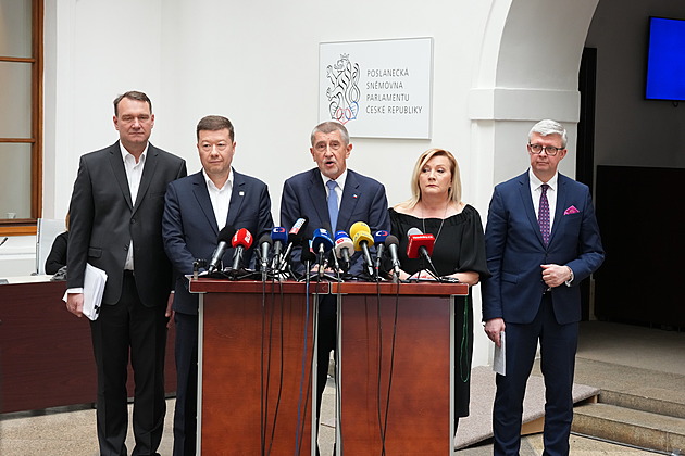 Nejhorší výsledek ANO v průzkumu je výkyv, SPOLU pomáhá kampaň, říká politolog
