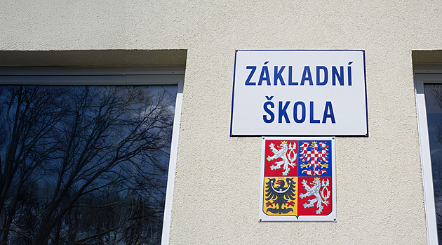 Základní škola přišla o miliony korun, účetní poslala peníze podvodníkovi