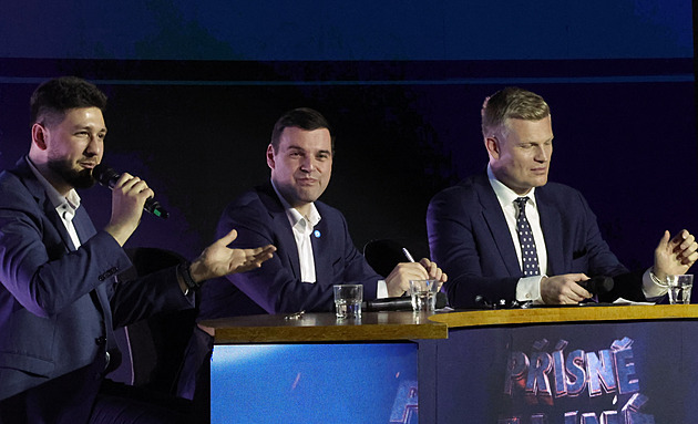 Dejte mu pěstí, vyzýval Turek k útoku na novináře. Ten teď radši nosí pepřový sprej