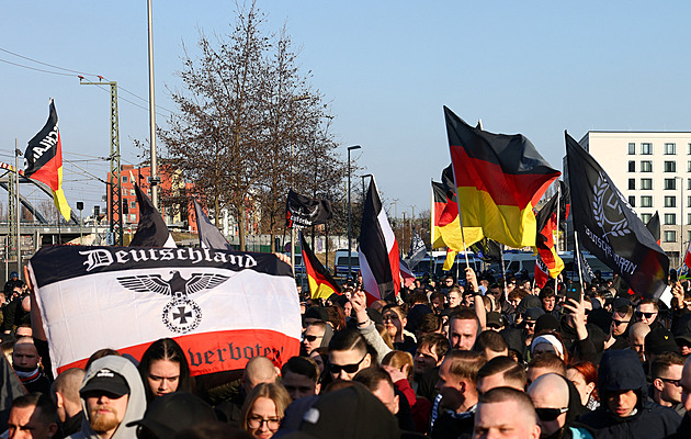 V Berlíně demonstrovali neonacisté i jejich odpůrci. Protesty předčasně skončily