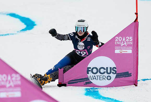 Snowboardistce Maděrové se v Bansku nedařilo, po pádu skončila hned v osmifinále