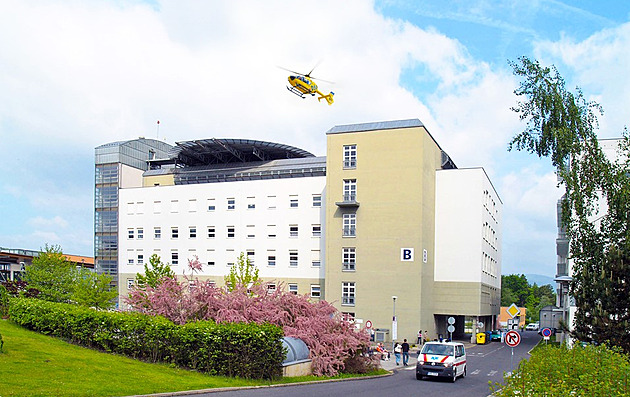 Heliport v ústecké nemocnici Krajské zdravotní slouí dvacet let.