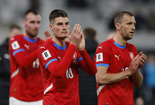 ONLINE: Česko - Irsko, ofenzivní sestava bez Součka, na hrotu je s Schickem i Chorý