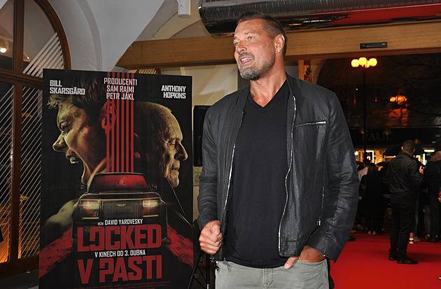 Neví, kolik má. Neví, kolik dluží. Jákl o tom, proč je Rourke na ulici i průlomu v Americe