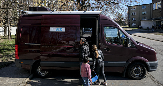 Mobilní sluebna ostravské mstské policie nedaleko ubytovny Soiva v ostravském...