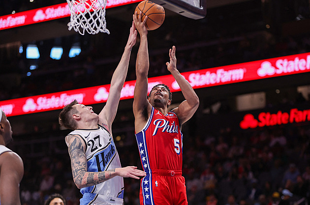Krejčí pomohl Atlantě k výhře. Denver ukončil šňůru Houstonu, i bez Jokiče
