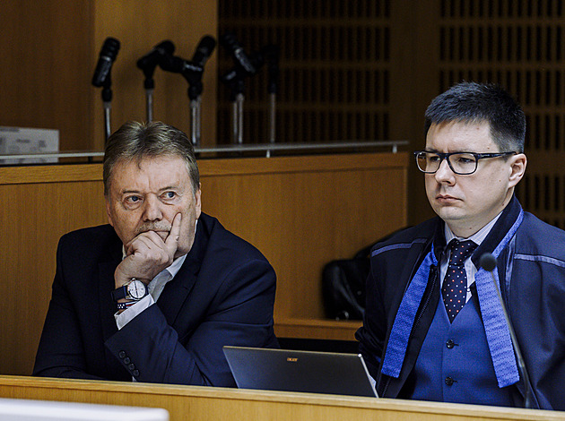 Situace dále nejasná. Hlavní líčení v kauze „dezinfekce“ i s Berbrem opět nezačalo