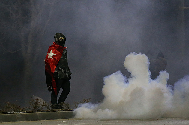 Turecko se nevzdá teroru ulice, hřímá Erdogan. Za zatčeným starostou stojí i Evropa