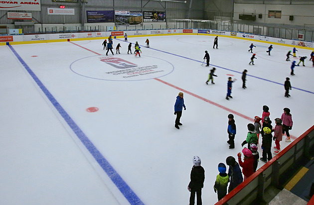 Zatím se tu prohání dti ze základních kol pi hodinách bruslení, ale za pár...