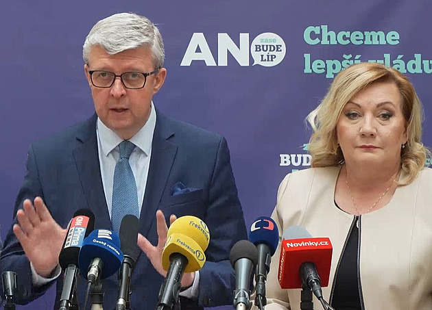 Kolosální ostuda, vláda podcenila francouzské kroky, řekl Havlíček k Dukovanům