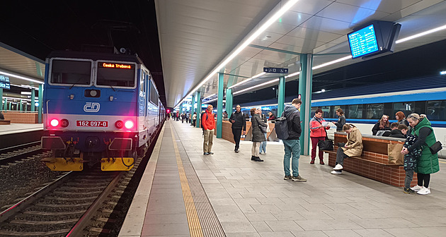 Výpadek zabezpečení ETCS zpomalil vlaky. Na koridoru u Pardubic nabíraly zpoždění