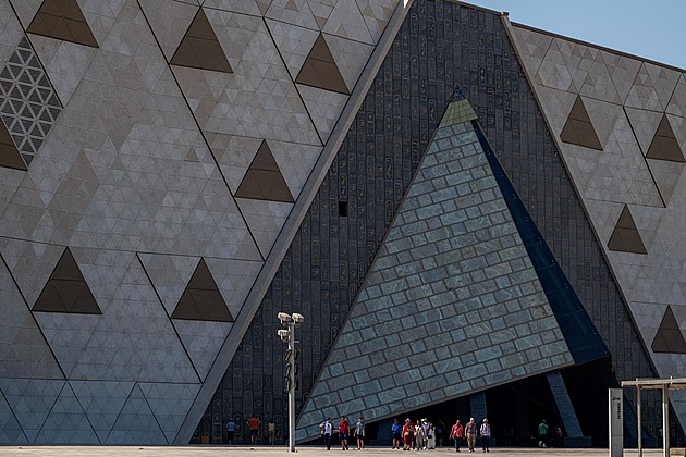 Egypt dokončil investice do areálu pyramid. Jen muzeum stálo víc než miliardu dolarů