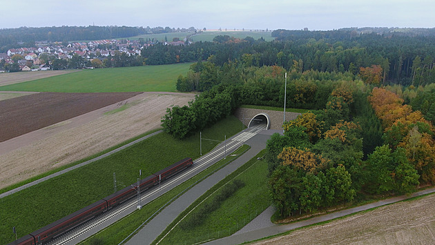 Vlaky po dokonení prací pestanou vyuívat dosavadní trasu pes Hlubokou nad...