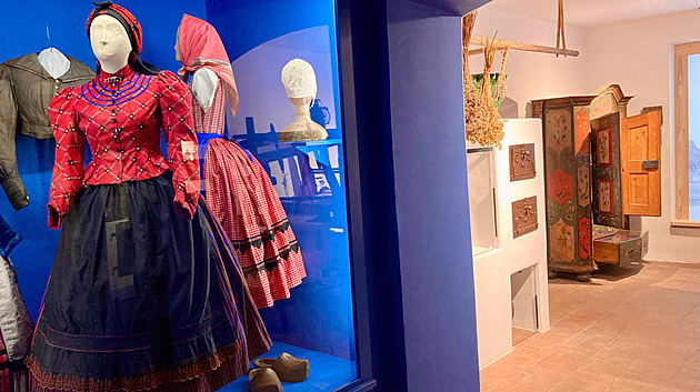 Pvodní horácké kroje, spíe pracovní a ji letité, nahradily nové, pestré...