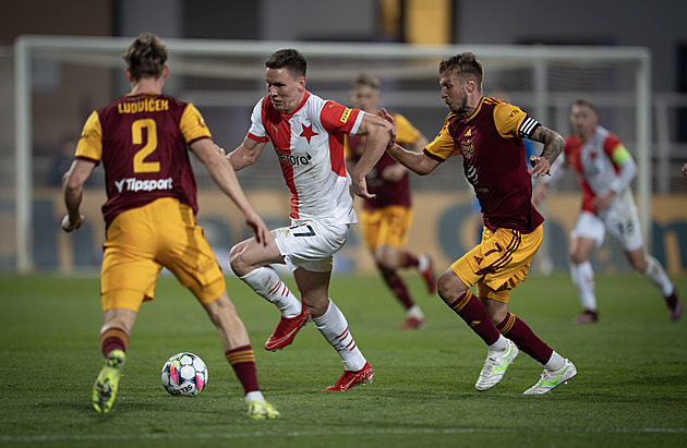 ONLINE: Slavia - Dukla 1:0, Chorý při ligovém návratu skóruje. Hraje i Cham