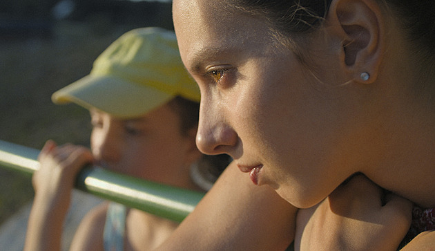 RECENZE: Nejsem její rodič! vzepře se Ta druhá. Jak se žije sourozencům autistů