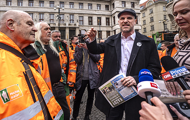 Předseda dozorčí rady Pražských služeb porušil mlčenlivost, ukázal posudek