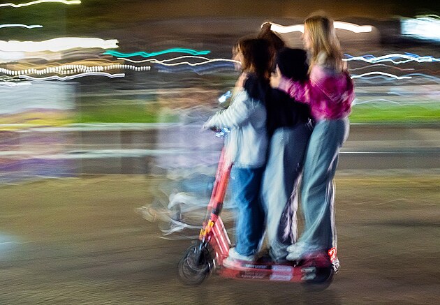 P�ekro�it kapacitu dopravn�ho prost�edku? To je u osobn�ho auta nezvykl�...