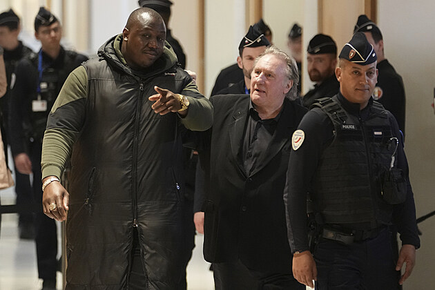 Grard Depardieu pichz k soudu v Pai (24. bezna 2025)