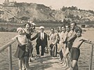 Braník v pohledu sm�rem na Barrandovské terasy. Za zmínku stojí neonový nápis...