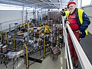 Svijansk pivovar m novou stec linku, kter napln a 240 sud za hodinu....