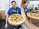 Pizza Michal Doubek s dubajskou pizzou v libereck pizzerii Pizzaman. (24....